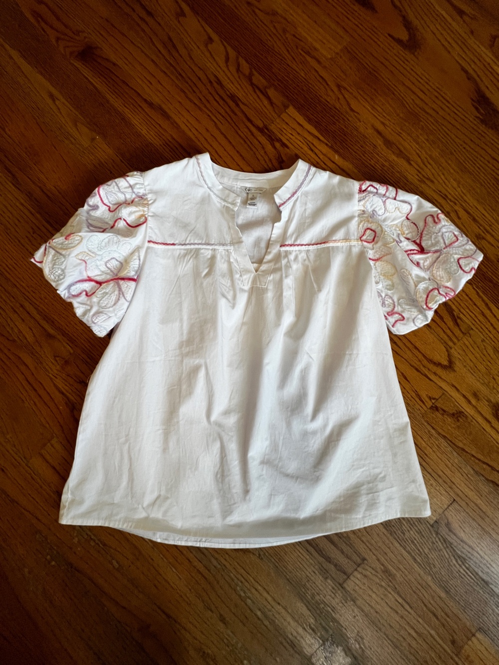 White Ladie's 100% cotton Embroidered Puff-Sleeve Top
